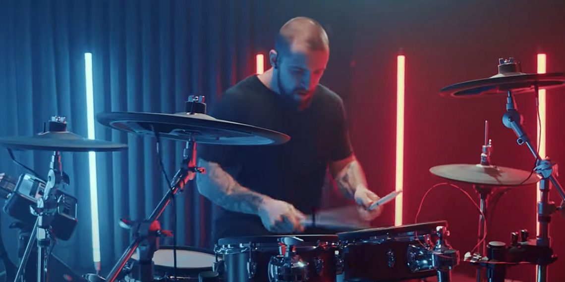 Eloy Casagrande i Yamaha DTX8K-M (fot. YouTube / Yamaha Drums)