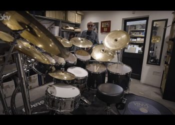 Ian Mosley British Drum Company (fot. YouTube / British Drum Company)