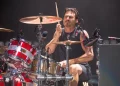 Bradley J. "Brad" Wilk aka Brad Wilk występuje z Prophets of Rage w Shoreline Amphitheater (2016). Współzałożyciel zespołu Rage Against the Machine, a także Audioslave.Fot. Sterling Munksgard / Shutterstock.com